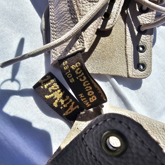 Authentic Dr. Martens 1460 Pascal Virginia Leather Boots – Parchment Beige - Picture 14 of 16